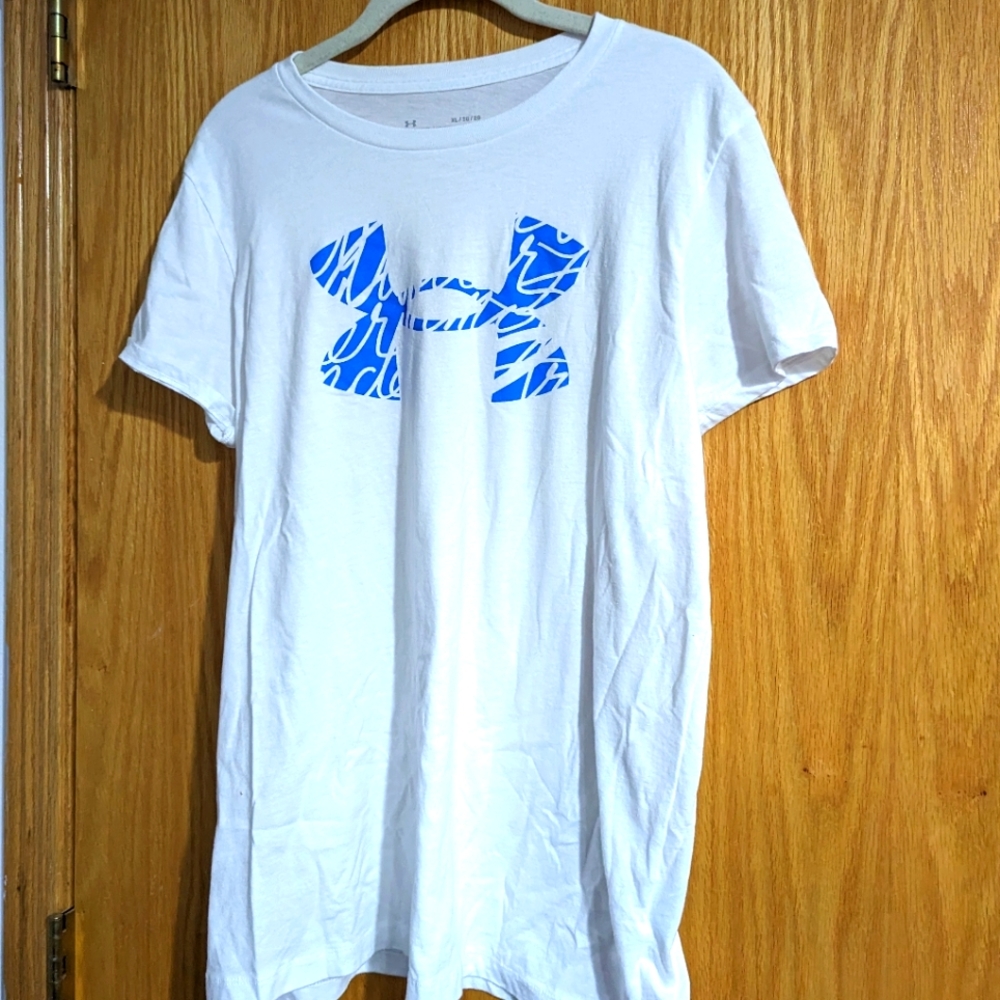 Women's Under Armour XL Tshirt like new